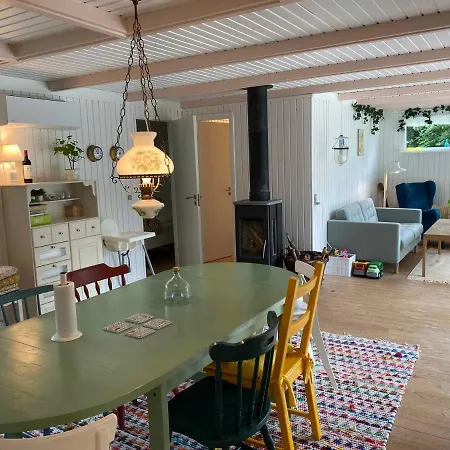 Casa vacanze Idyllic Summer House At The Waters Edge *
