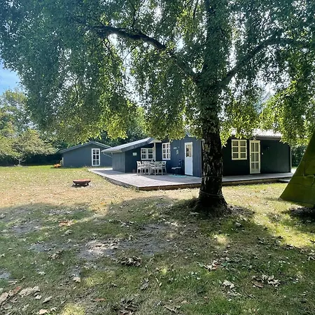 Idyllic Summer House At The Waters Edge *